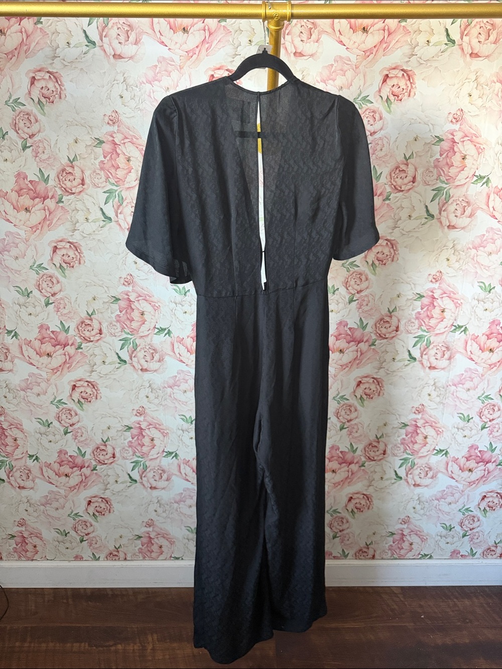 Reformation 100% SILK Black Wide Leg size 4 Women’s Deep V Jumpsuit - Picture 7 of 8